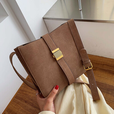 Scrub fashion bag female foreign Korean version of the shoulder Messenger bag new casual wild tote bag tide
Scrub fashion bag female foreign Korean version of the shoulder Messenger bag new casual wild tote bag tide