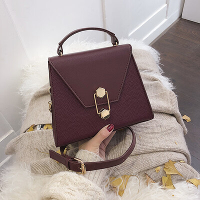 Simple net red small black bag female 2019 new Korean version of the wild single shoulder slung portable fashion texture saddle bag
Simple net red small black bag female 2019 new Korean version of the wild single shoulder slung portable fashion texture saddle bag