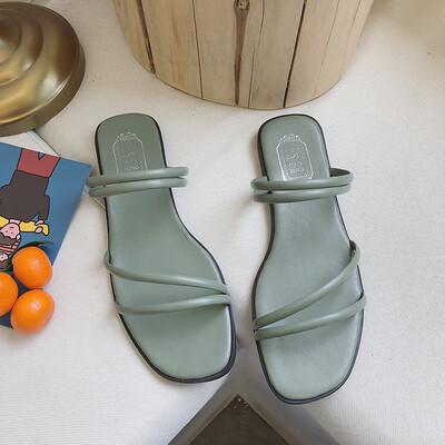 Summer 2019 new female Korean version of chic simple word with two flat number with Roman open toe soft bottom sandals
Summer 2019 new female Korean version of chic simple word with two flat number with Roman open toe soft bottom sandals