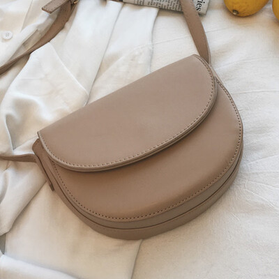 Hong Kong style oblique carry bag female 2019 autumn&winter new retro hundred build semicircular saddle bag pure color single
Hong Kong style oblique carry bag female 2019 autumn&winter new retro hundred build semicircular saddle bag pure color single