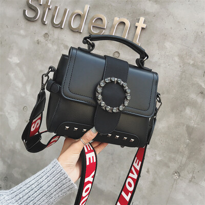 2019 autumn new style tide retro forest system hand-held Korean version of chic port wind oblique shoulder oblique span small squa
2019 autumn new style tide retro forest system hand-held Korean version of chic port wind oblique shoulder oblique span small squa
