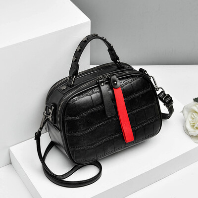 On the new female spring style the quality of the bag is stylish&the womens bag with a single shoulder is full of foreign ai
On the new female spring style the quality of the bag is stylish&the womens bag with a single shoulder is full of foreign ai