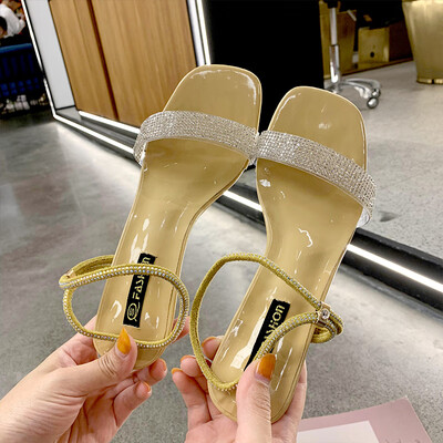 2019 new summer open-toed sandals with a word of transparent water drill fashion Roman high heels
2019 new summer open-toed sandals with a word of transparent water drill fashion Roman high heels