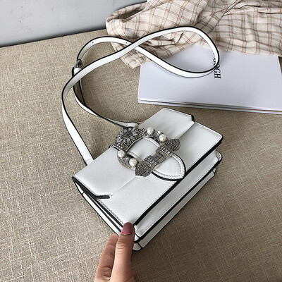 Qiao Bani 2019 new Korean fashion Dongdaemun solid color pearl small square bag wild shoulder diagonal PU handbag
Qiao Bani 2019 new Korean fashion Dongdaemun solid color pearl small square bag wild shoulder diagonal PU handbag