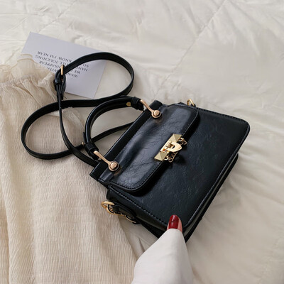 Ins European&American fashion simple retro handbag 2019 new high-grade air single shoulder oblique bag tide
Ins European&American fashion simple retro handbag 2019 new high-grade air single shoulder oblique bag tide
