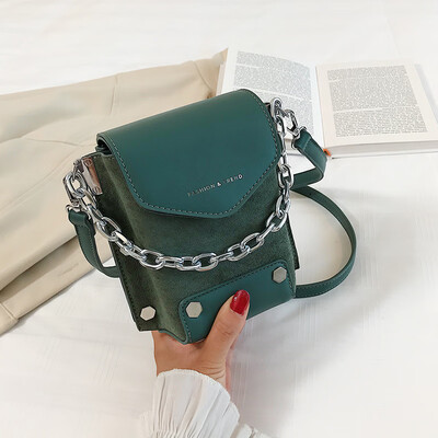 Small bag female new wild scrub rivet shoulder Messenger bag fashion letter chain small square bag
Small bag female new wild scrub rivet shoulder Messenger bag fashion letter chain small square bag