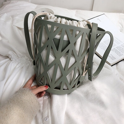 On the new ins super fire bag female 2019 new Korean version of the wild single shoulder slung fashion hollow personality bucket bag
On the new ins super fire bag female 2019 new Korean version of the wild single shoulder slung fashion hollow personality bucket bag