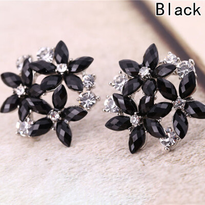 Fashion Women Crystal Stud Earrings 3 Flower Elegant Stud Earrings 
Fashion Women Crystal Stud Earrings 3 Flower Elegant Stud Earrings