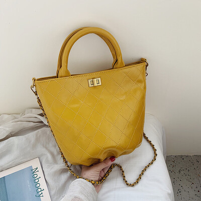 Qiao Bani 2019 new European&American style fashion simple embroidery line chain bucket bag hand strap shoulder diagonal tide handbag
Qiao Bani 2019 new European&American style fashion simple embroidery line chain bucket bag hand strap shoulder diagonal tide handbag