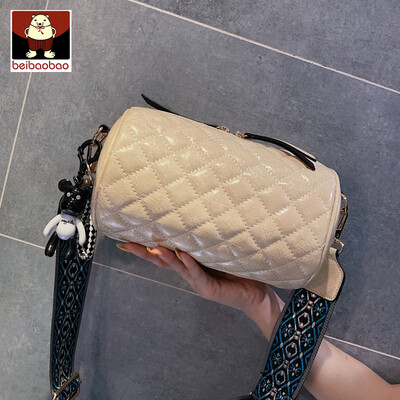 On the new bag women 2019 new texture fashion shoulder pillow bag foreign gas Joker slung bucket bag
On the new bag women 2019 new texture fashion shoulder pillow bag foreign gas Joker slung bucket bag