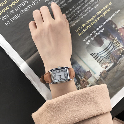 Womens watch waterproof fashion new student Korean version simple rectangular dial leisure atmosphere
Womens watch waterproof fashion new student Korean version simple rectangular dial leisure atmosphere