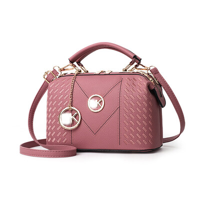 Womens bag 2019 new bag female metal cool Korean fashion casual womens bag slung shoulder bag
Womens bag 2019 new bag female metal cool Korean fashion casual womens bag slung shoulder bag