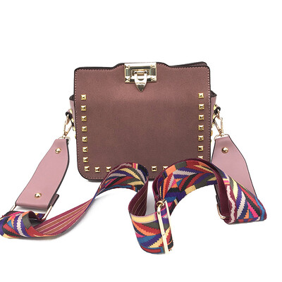 Single shoulder Messenger bag female 2019 new postman bag Korean version of the wild rivet bag retro small square bag
Single shoulder Messenger bag female 2019 new postman bag Korean version of the wild rivet bag retro small square bag