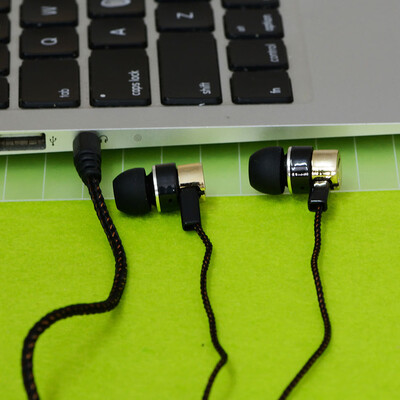 11M Reflective Fiber Cloth Line Noise Isolating Stereo In-ear Earphone Earbuds Headphones with 35 MM Jack Standard
11M Reflective Fiber Cloth Line Noise Isolating Stereo In-ear Earphone Earbuds Headphones with 35 MM Jack Standard