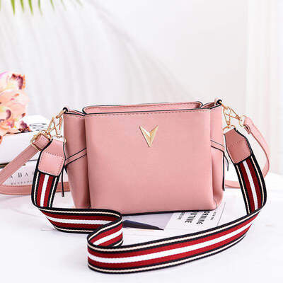 Womens bag wholesale 2019 summer new womens bag PU leather Korean fashion shoulder bag diagonal package
Womens bag wholesale 2019 summer new womens bag PU leather Korean fashion shoulder bag diagonal package