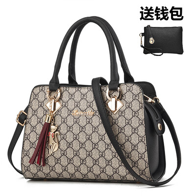 Maam summer handbag leather bag fashion satchel bag large capacity middle-aged mother bag
Maam summer handbag leather bag fashion satchel bag large capacity middle-aged mother bag
