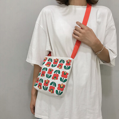Tailored Women Simple Flower Canvas Bag Shoulder Messenger Bag Small Square Bag
Tailored Women Simple Flower Canvas Bag Shoulder Messenger Bag Small Square Bag