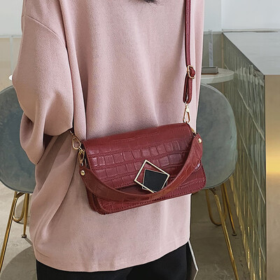 Senior sense retro bag female 2019 new Korean version of the fashion crocodile pattern texture wild shoulder slung small square bag
Senior sense retro bag female 2019 new Korean version of the fashion crocodile pattern texture wild shoulder slung small square bag