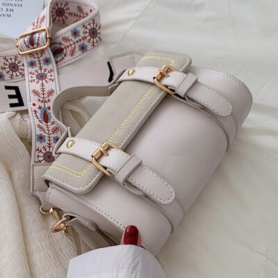 French small crowdsourcing Joker slung bag 2019 Korean version of the new portable wide shoulder strap fashion bag
French small crowdsourcing Joker slung bag 2019 Korean version of the new portable wide shoulder strap fashion bag