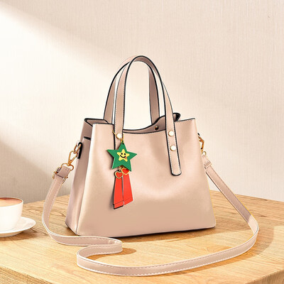 The new style of ladiesbag with net red envelope in summer is a simple&fashionable one-shoulder ladies bag with texture and
The new style of ladiesbag with net red envelope in summer is a simple&fashionable one-shoulder ladies bag with texture and