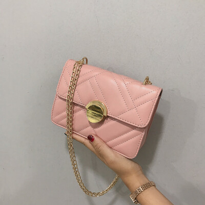 2019 new simple fashion casual shoulder bag female foreign style texture chain Messenger bag wild embroidery line small square bag
2019 new simple fashion casual shoulder bag female foreign style texture chain Messenger bag wild embroidery line small square bag