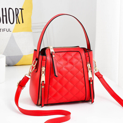 2019 summer new single shoulder diagonal small bag Korean version of the cool fashion womens bag Messenger small square bag
2019 summer new single shoulder diagonal small bag Korean version of the cool fashion womens bag Messenger small square bag