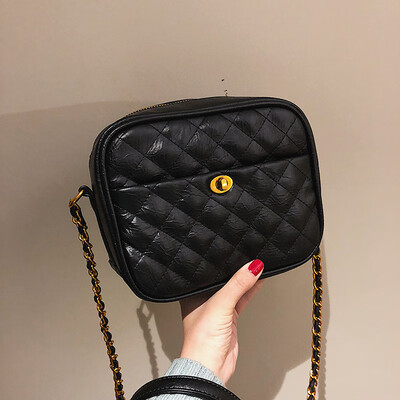 Qiao Bani 2019 new European&American style fashion simple rhombic chain bag wild embroidery line single shoulder diagonal tide handbag
Qiao Bani 2019 new European&American style fashion simple rhombic chain bag wild embroidery line single shoulder diagonal tide handbag