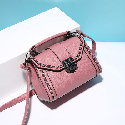 New simple fashion handbag bag trend female bag Korean version of the shoulder Messenger bag retro bag
New simple fashion handbag bag trend female bag Korean version of the shoulder Messenger bag retro bag