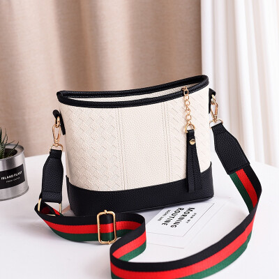 New fashionable broadband bag for vagrant ladies with one shoulder&inclined bag Korean version of Xiaoxiang lady bag&100 b
New fashionable broadband bag for vagrant ladies with one shoulder&inclined bag Korean version of Xiaoxiang lady bag&100 b