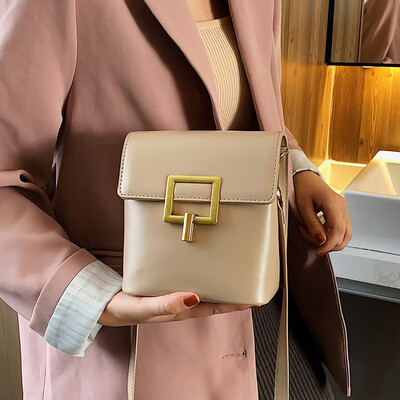 Small bag female 2019 new Korean version of the port wind retro chic small square bag fashion wild student shoulder Messenger bag
Small bag female 2019 new Korean version of the port wind retro chic small square bag fashion wild student shoulder Messenger bag