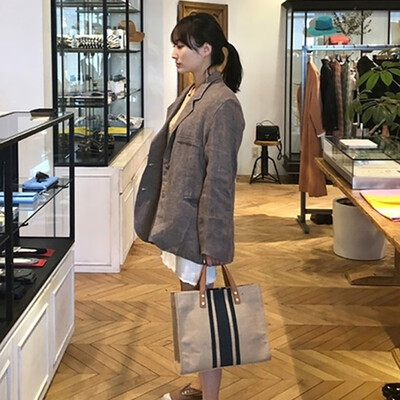 Striped canvas handbag 2019 new shoulder bag Korean version of the tide multi-function large capacity commuter package
Striped canvas handbag 2019 new shoulder bag Korean version of the tide multi-function large capacity commuter package