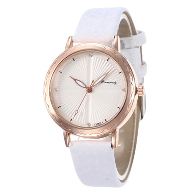 Summer new hot ladies cross stripes fashion leather watch student personality simple watch
Summer new hot ladies cross stripes fashion leather watch student personality simple watch