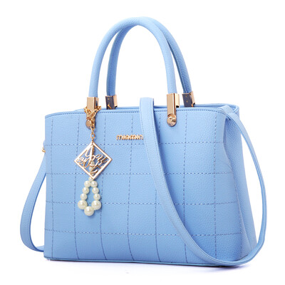 Womens Chaohua Korean fashion single shoulder slanting large capacity Baitao leisure handbag for middle-aged&old people
Womens Chaohua Korean fashion single shoulder slanting large capacity Baitao leisure handbag for middle-aged&old people