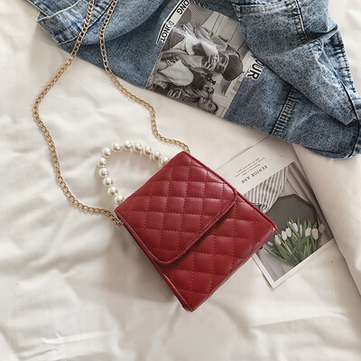 Casual wild pearl handbag 2019 new simple small bag female fashion rhombic chain shoulder Messenger bag
Casual wild pearl handbag 2019 new simple small bag female fashion rhombic chain shoulder Messenger bag