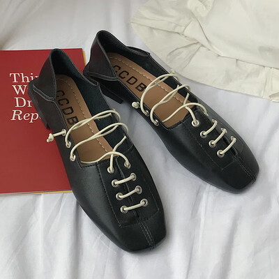 Ins small leather shoes women retro Joker Korean version of British academic style square shoes flat soybean shoes
Ins small leather shoes women retro Joker Korean version of British academic style square shoes flat soybean shoes