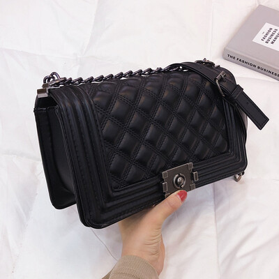 2019 Korean version of the new shoulder Messenger bag personality Lingge chain fashion Joker small square bag
2019 Korean version of the new shoulder Messenger bag personality Lingge chain fashion Joker small square bag