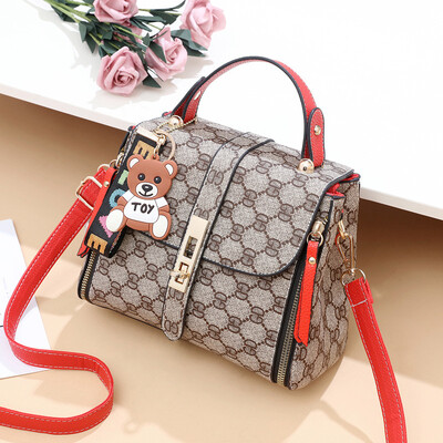 Bag female spring new retro temperament trend shoulder bag Messenger bag simple fashion wild handbag
Bag female spring new retro temperament trend shoulder bag Messenger bag simple fashion wild handbag