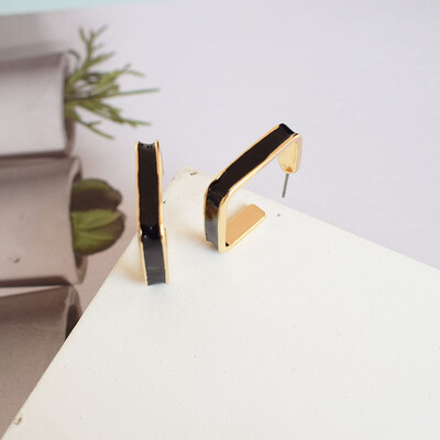 In 2019 the new brand design opening C-series earrings generous minimalist temperament wild Korean earrings for women
In 2019 the new brand design opening C-series earrings generous minimalist temperament wild Korean earrings for women