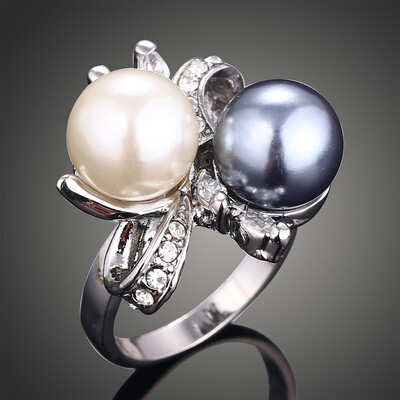 Creative Fashion Natural Double Color Simulated Pearl Rings Flower Design Ring With White &Gray Crystals Finger Rings
Creative Fashion Natural Double Color Simulated Pearl Rings Flower Design Ring With White &Gray Crystals Finger Rings