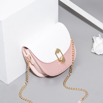 Female Korean fashion chain shoulder color saddle bag foreign style Joker Messenger bag
Female Korean fashion chain shoulder color saddle bag foreign style Joker Messenger bag