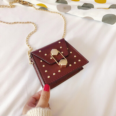 Personality rivet cosmetic bag 2019 new Korean fashion retro chain bag female casual wild shoulder Messenger bag
Personality rivet cosmetic bag 2019 new Korean fashion retro chain bag female casual wild shoulder Messenger bag