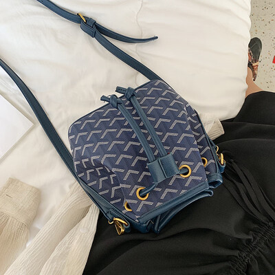 Qiao Bani 2019 new Korean chic fashion dog teeth bucket bag collision color single shoulder diagonal trend handbags
Qiao Bani 2019 new Korean chic fashion dog teeth bucket bag collision color single shoulder diagonal trend handbags