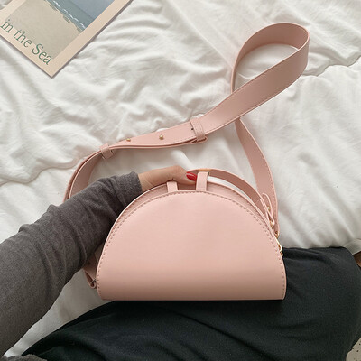 Xiaock Qixi Limited Baggage Girls Fashion Single Shoulder Semi-circle Saddle Bag Baitie Leisure Slant Bag
Xiaock Qixi Limited Baggage Girls Fashion Single Shoulder Semi-circle Saddle Bag Baitie Leisure Slant Bag
