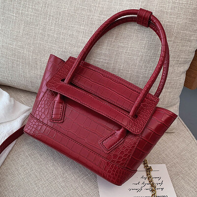 On the new bag woman 2019 Korean version of the handbag crocodile tattooed smiling face wings wrapped in the air oblique satchel b
On the new bag woman 2019 Korean version of the handbag crocodile tattooed smiling face wings wrapped in the air oblique satchel b