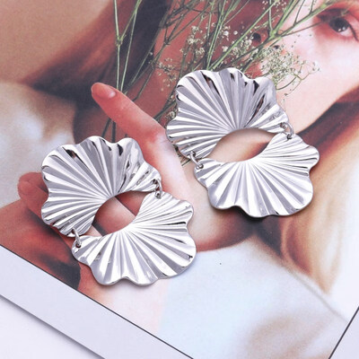 European Trendy Geometric Metal Big Drop Earring For Women Leaf Flower Round Brincos Statement Earring Party Jewelry Model Show 
European Trendy Geometric Metal Big Drop Earring For Women Leaf Flower Round Brincos Statement Earring Party Jewelry Model Show