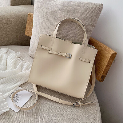 In summer the new fashion platinum bag hand carries the Totte bag woman 2019 new Korean version 100 lap single shoulder slant sho
In summer the new fashion platinum bag hand carries the Totte bag woman 2019 new Korean version 100 lap single shoulder slant sho