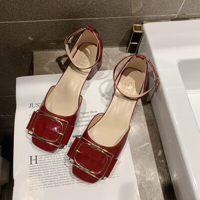 Sandals summer 2019 new Korean version of the fairy wind with a thick heel one word buckle the head of the single shoe womens sho
Sandals summer 2019 new Korean version of the fairy wind with a thick heel one word buckle the head of the single shoe womens sho