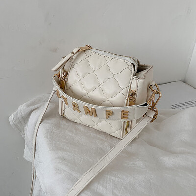 Qiao Bani 2019 new Korean version of the fashion Dongdaemun embroidery line letter pillow bag hand strap shoulder diagonal tide handbag
Qiao Bani 2019 new Korean version of the fashion Dongdaemun embroidery line letter pillow bag hand strap shoulder diagonal tide handbag