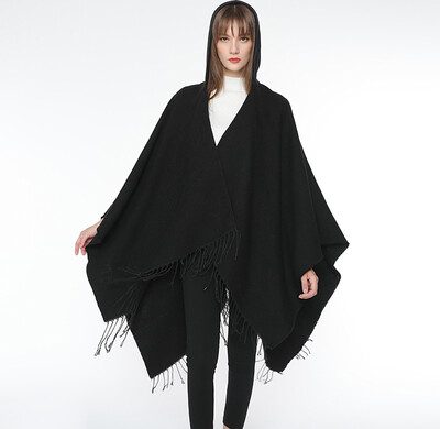 British retro elegant casual black split men&women couple models shawl scarves dark autumn&winter cloak scarf
British retro elegant casual black split men&women couple models shawl scarves dark autumn&winter cloak scarf