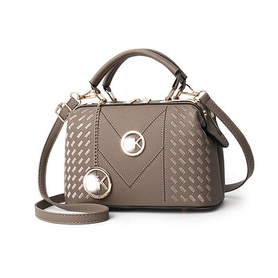 Womens bag 2019 new bag female metal cool Korean fashion casual womens bag slung shoulder bag
Womens bag 2019 new bag female metal cool Korean fashion casual womens bag slung shoulder bag